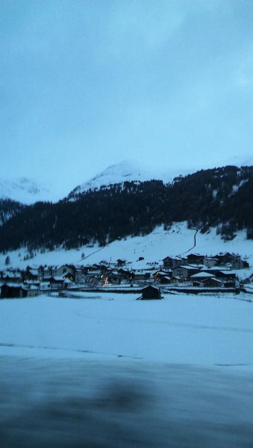 Dietro L'Angolo Sondrio Villa Luaran gambar