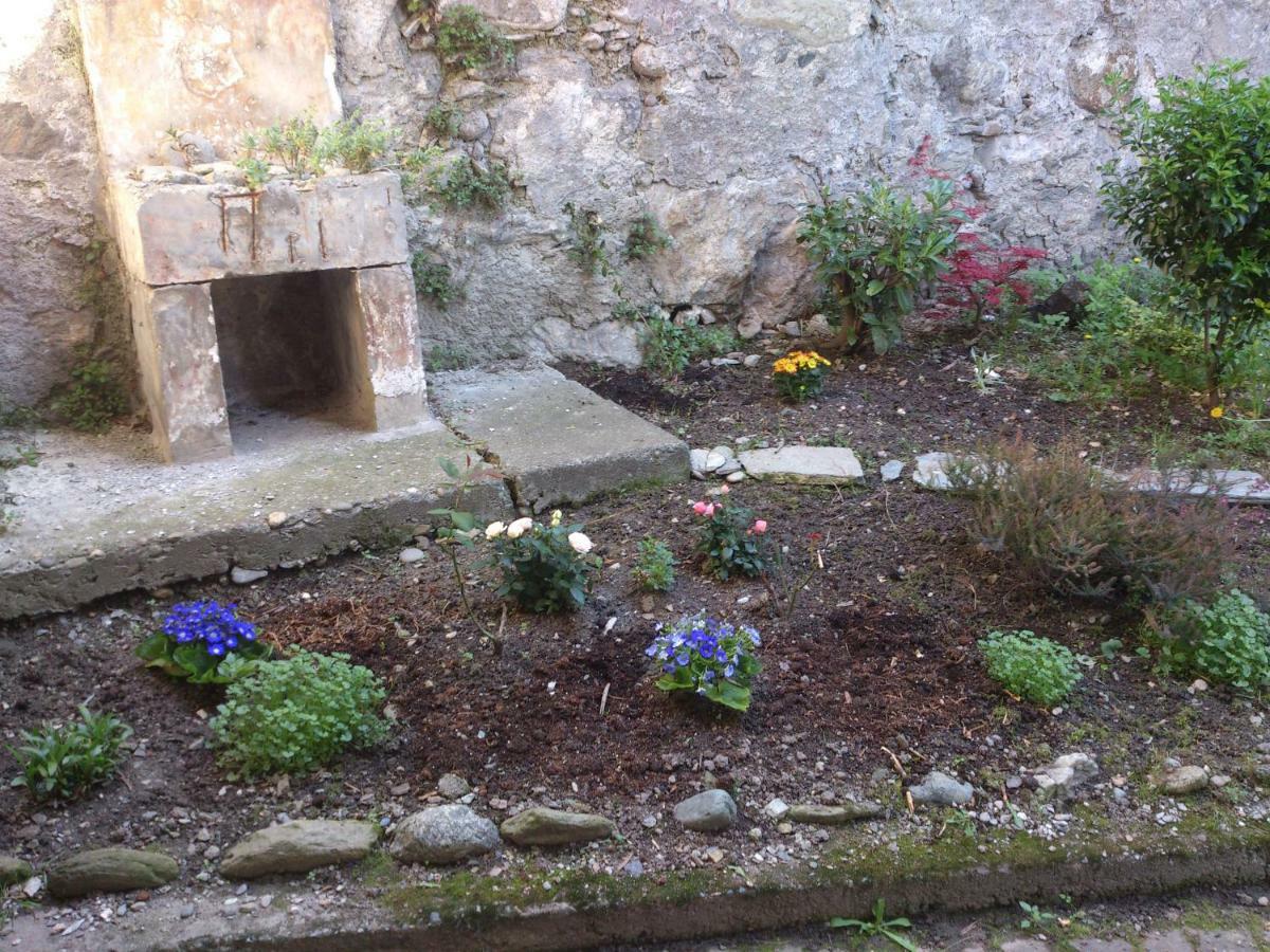Dietro L'Angolo Sondrio Villa Luaran gambar